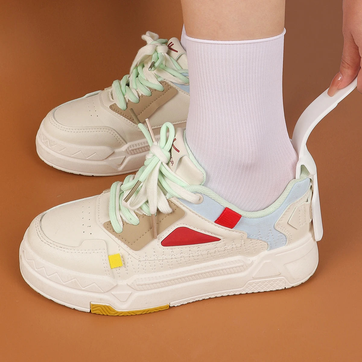 ShoeHelper - L'outil ultime pour enfiler vos chaussures sans effort